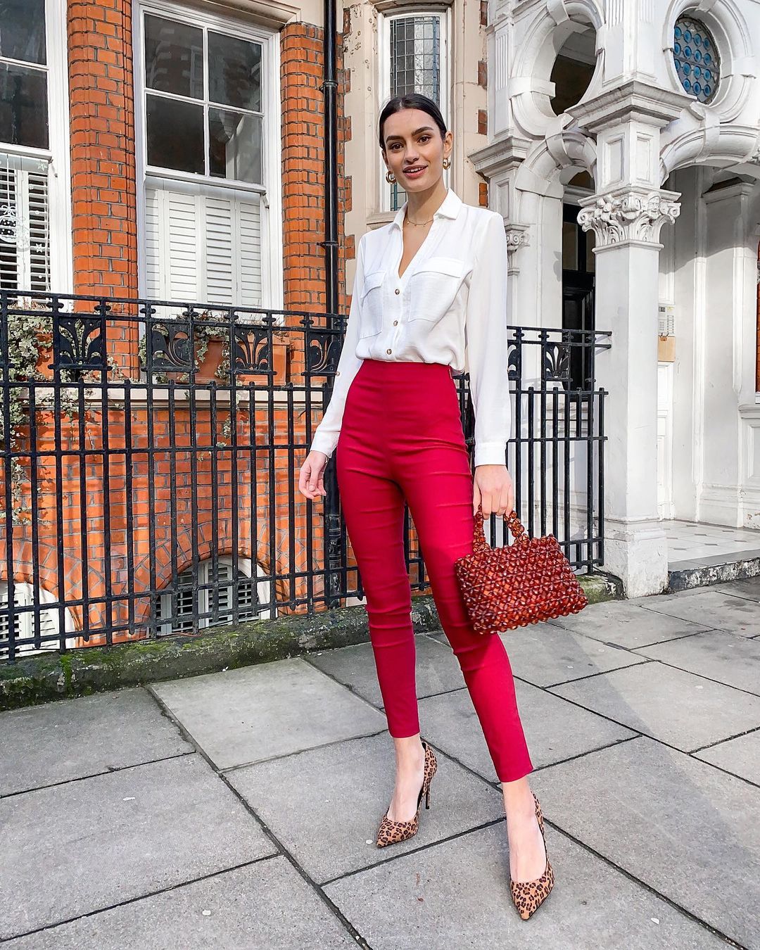 Cómo llevar pantalones rojos en 30 looks de diferentes estilos