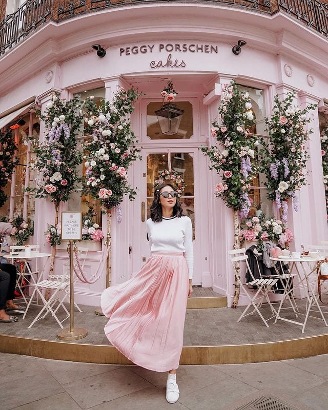 30 looks con falda rosa que destilan estilo y romanticismo