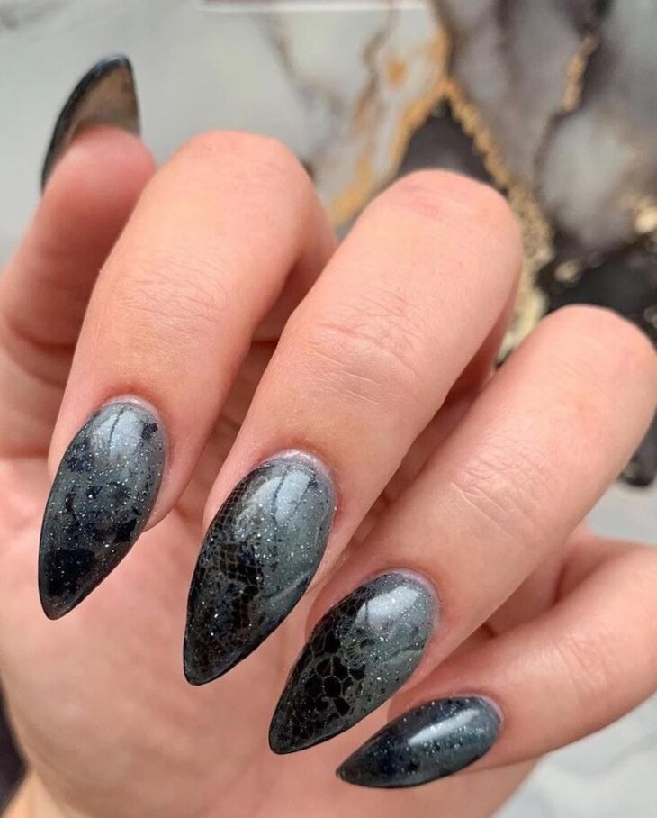 esmalte de uñas gris 14