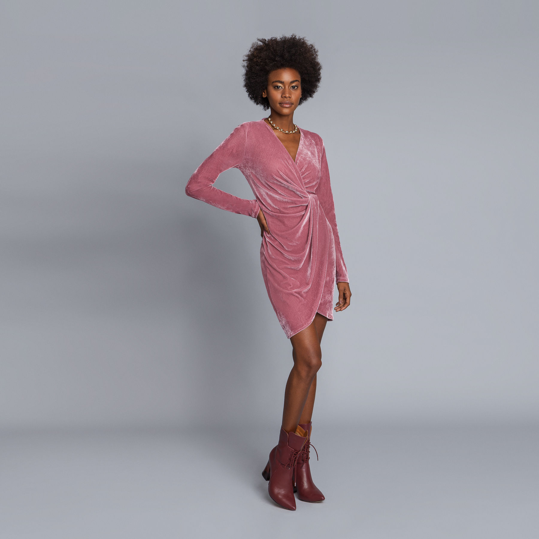 32 inspiraciones de vestidos de oro rosa llenos de elegancia y estilo