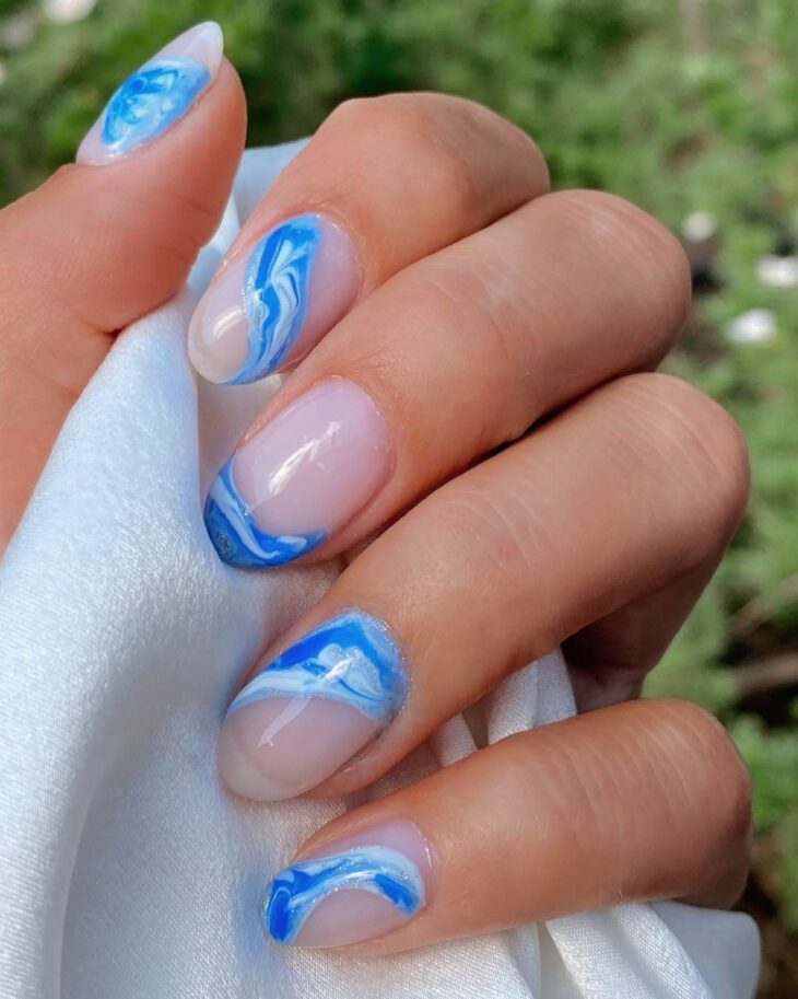 esmalte de uñas azul 5