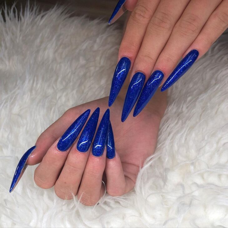 esmalte de uñas azul 14