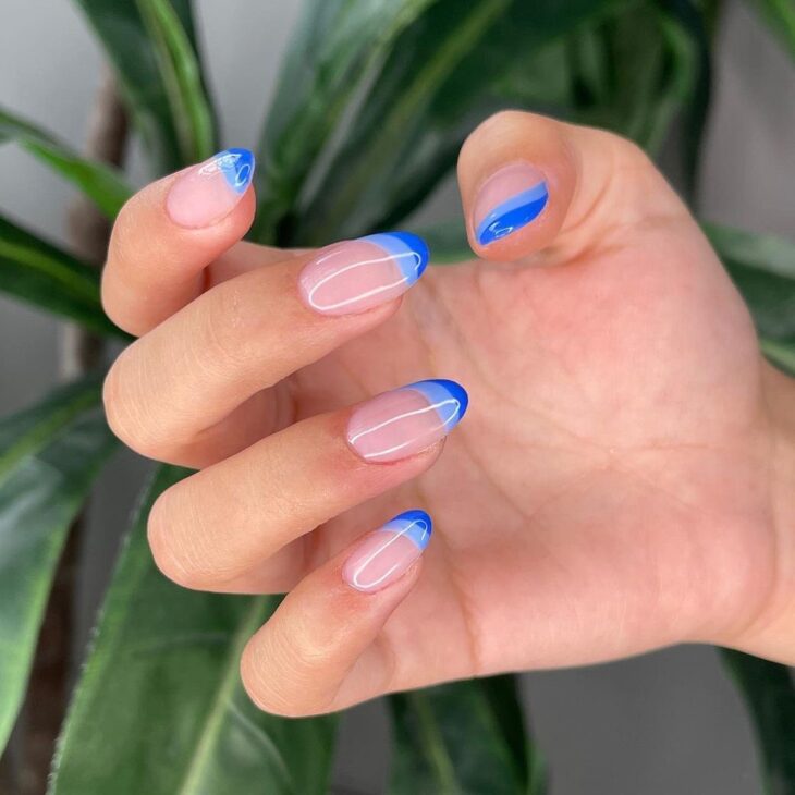 esmalte de uñas azul 10