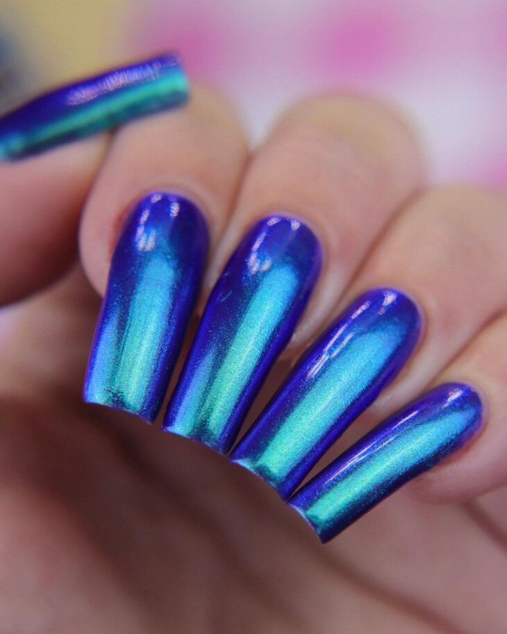 esmalte de uñas azul 16