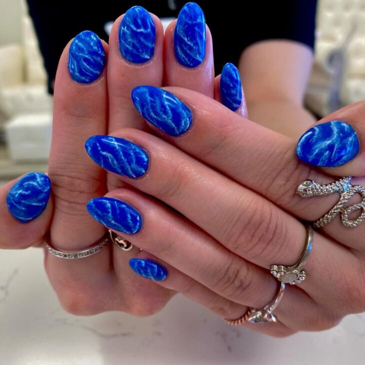 esmalte de uñas azul 27