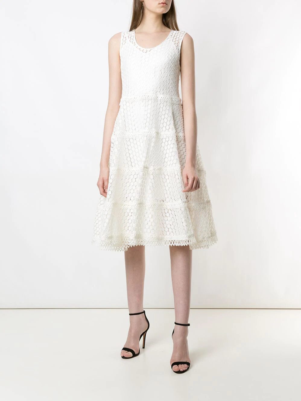 40 looks con vestido blanco corto para lucir la pieza más allá del Año Nuevo