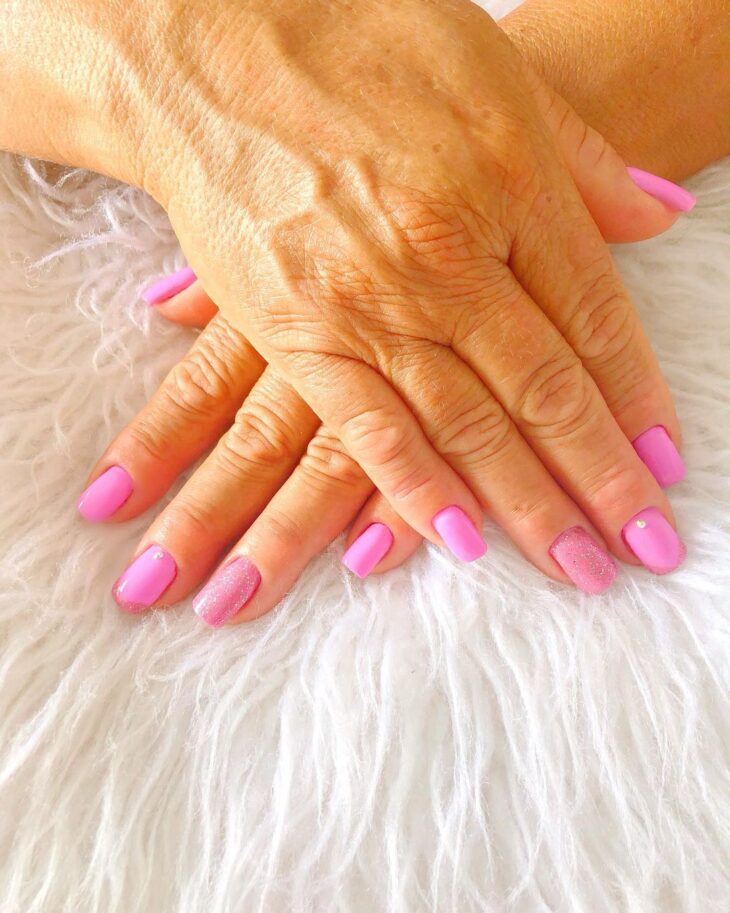 esmalte de uñas rosa 8