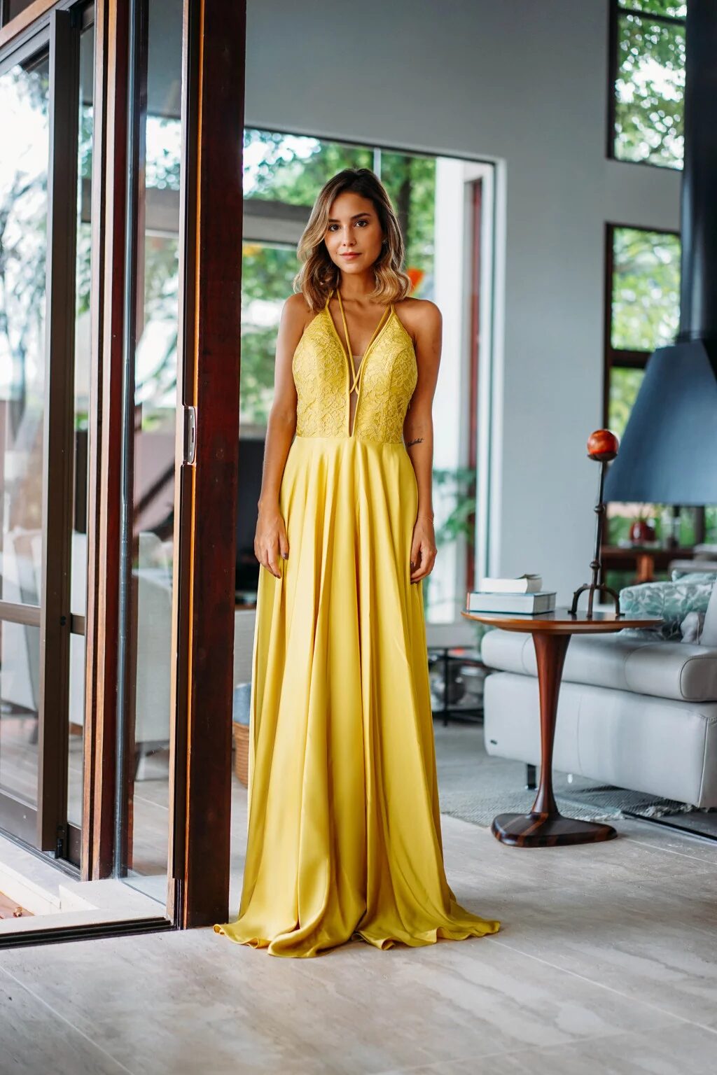 Vestido largo amarillo: 40 fotos para animarte a lucir este alegre color