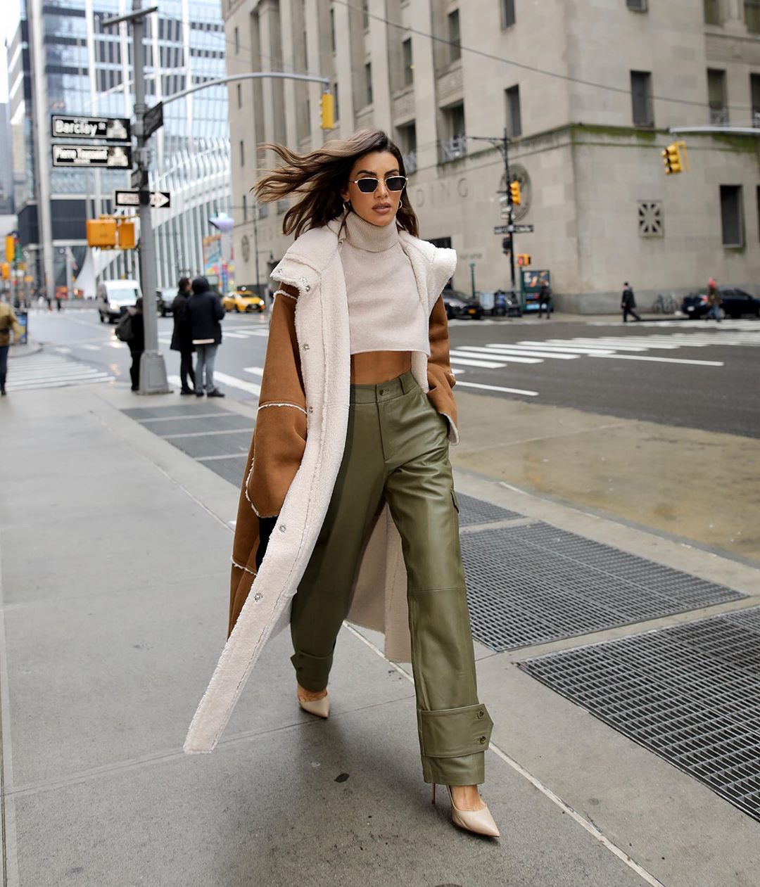 Pantalones verdes: cómo llevarlos y darle más actitud a tus looks