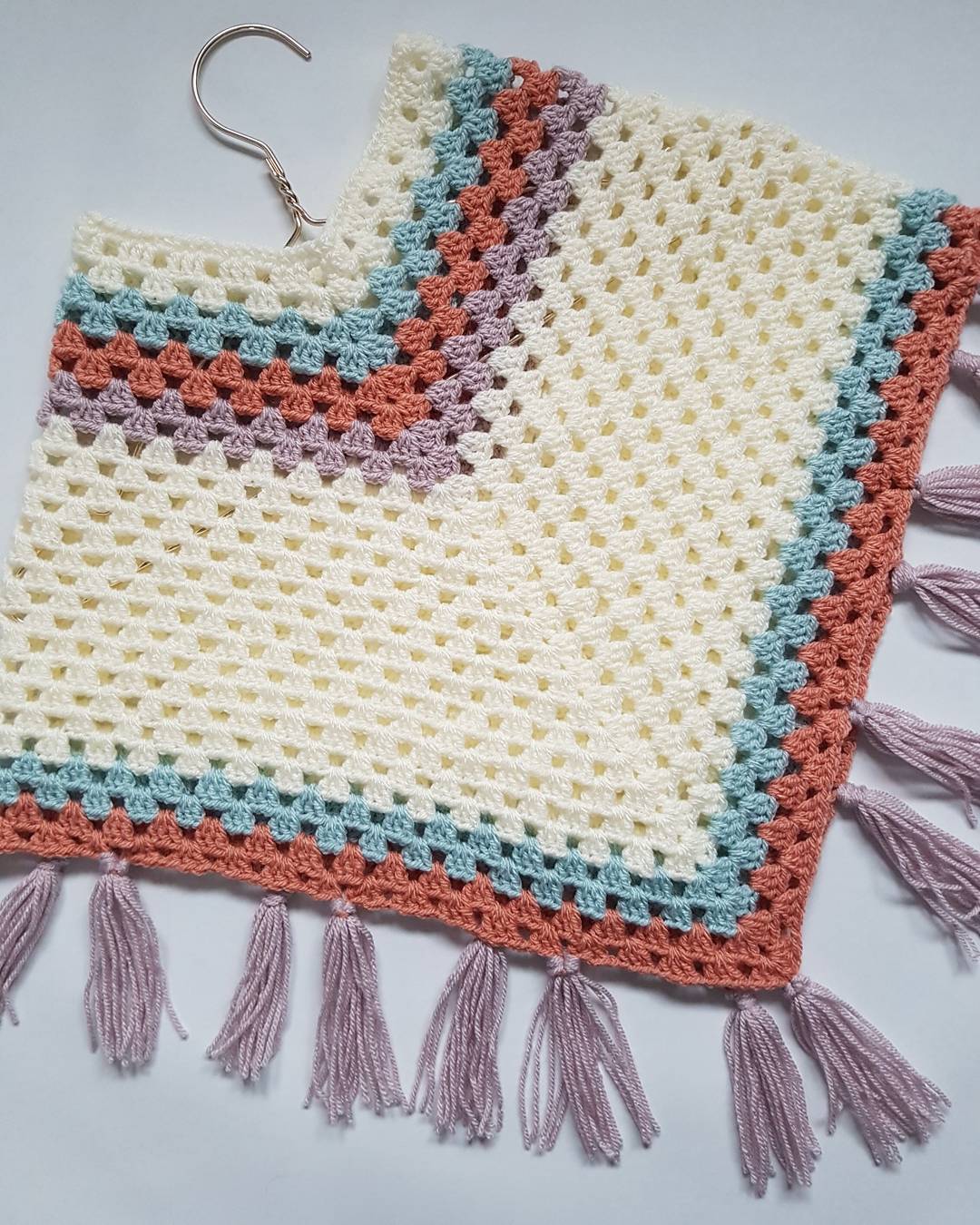 Poncho a crochet: 80 hermosos modelos y tutoriales para tejer el tuyo ahora