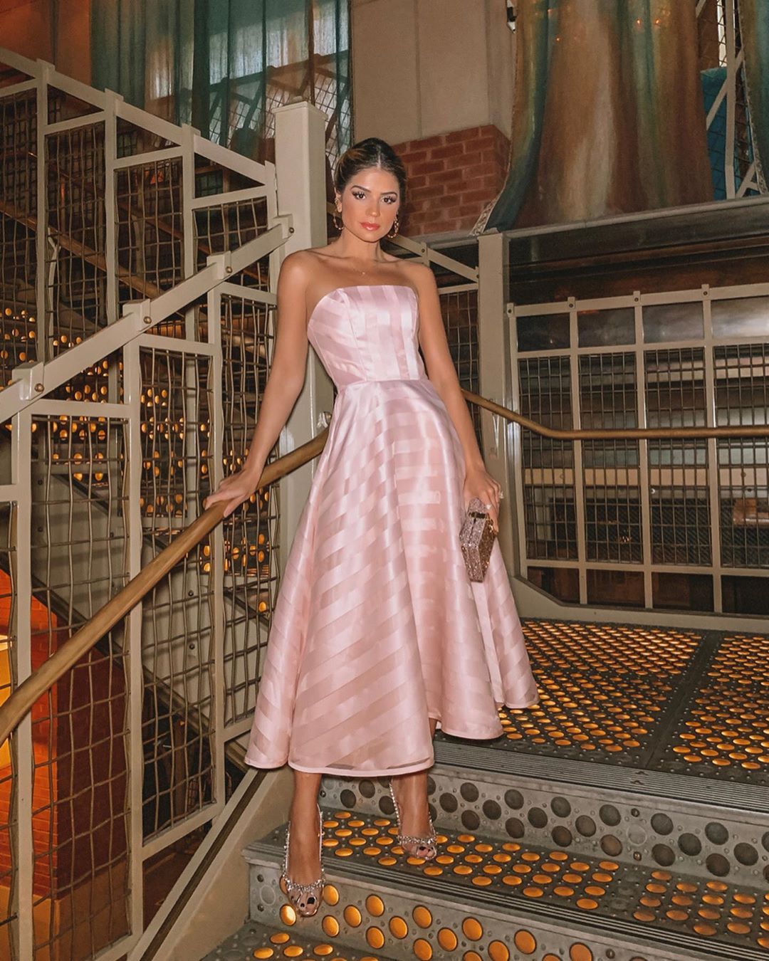 80 hermosos modelos de vestidos de novia rosas para escapar de lo obvio