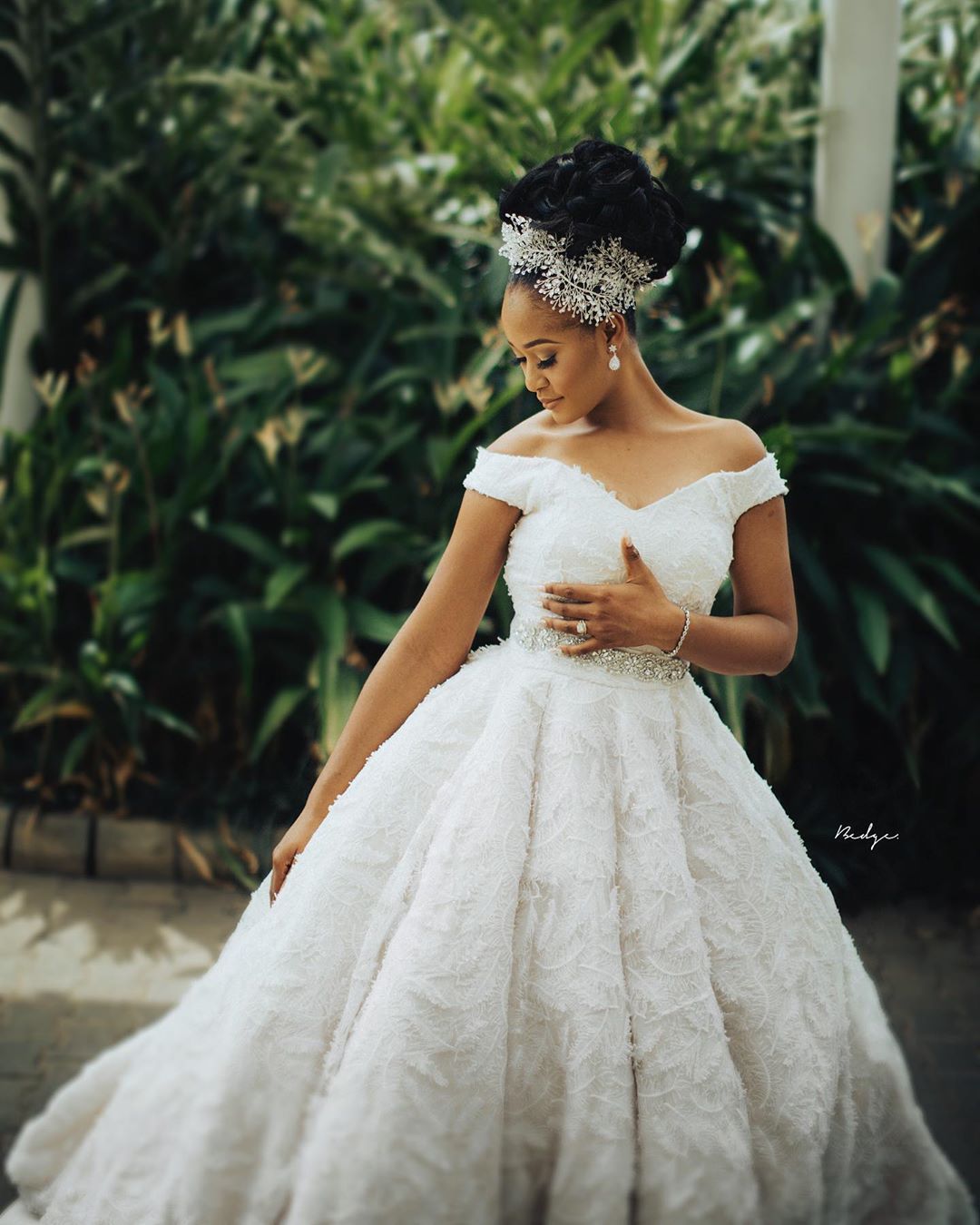 Vestido de novia con hombros descubiertos: encuentra el modelo perfecto para ti